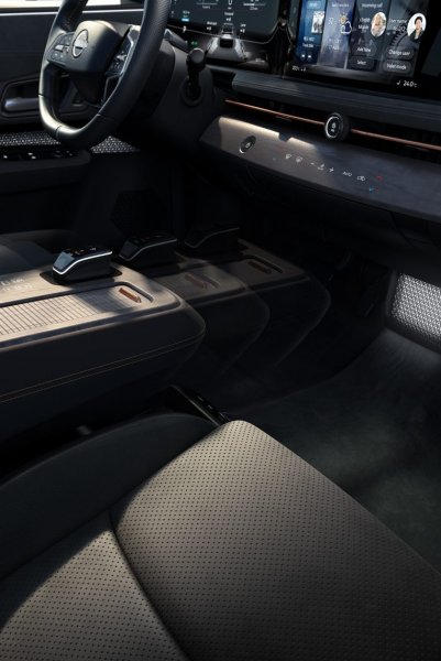nissan-ariya-interior-12.jpg
